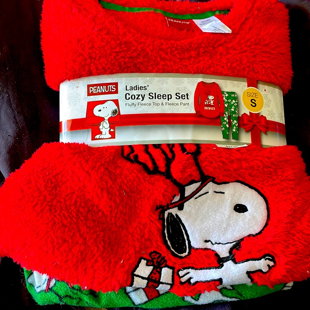 Brand new peanuts fleece pj set size S